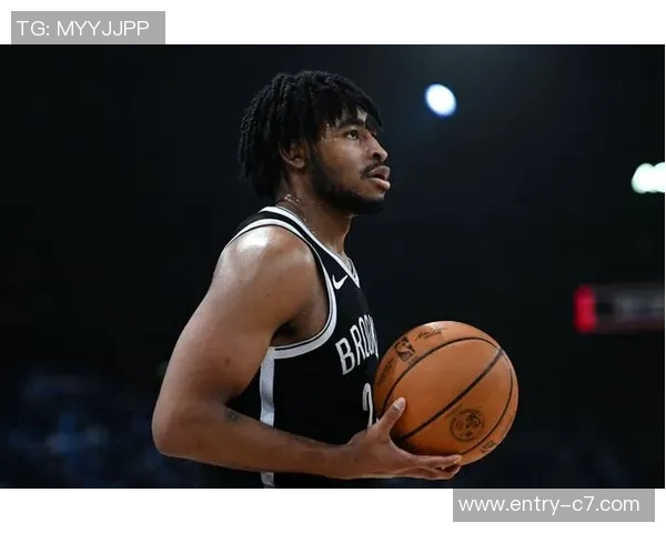 卡梅隆托马斯在进攻中偏爱持球突破而非迅速决策的表现分析